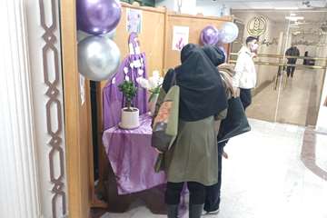 برپایی دیوارنگار به مناسبت ولادت حضرت زهرا (س) و گرامیداشت روز زن و مادر در دانشکده پرستاری و مامایی شهید بهشتی رشت