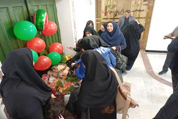 برپایی میز با سفره‌آرایی شب یلدا همراه با فال حافظ در دانشکده پرستاری و مامایی شهید بهشتی رشت 