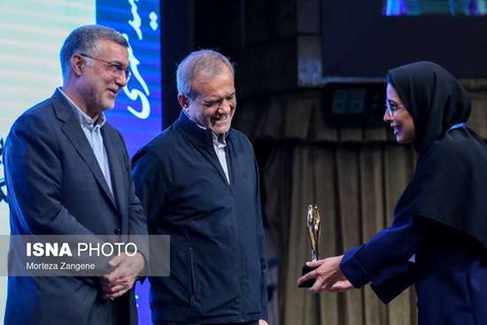 عضو هیئت علمی دانشگاه علوم پزشکی گیلان در هجدهمین جشنواره شهید مطهری از رئیس جمهور جایزه گرفت 